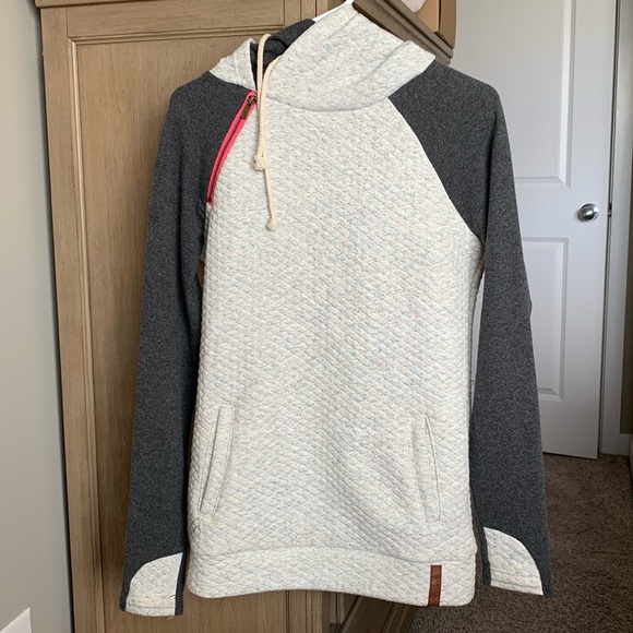 Quilted Ampersand Avenue Doublehood - Picture 1 of 7